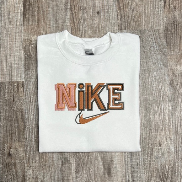 Abstract Nike embroidered crewneck sweatshirt, customizable - Picture 2 of 4
